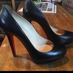 Very and well shape black red bottoms